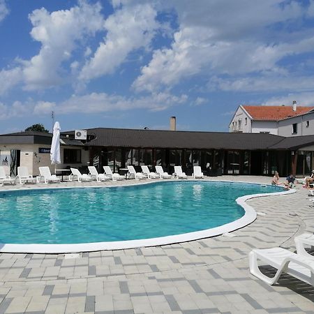 Hotel Euforia Lounge Šabac エクステリア 写真