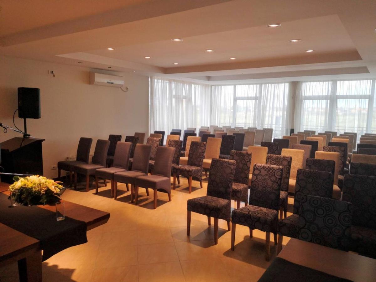 Hotel Euforia Lounge Šabac エクステリア 写真