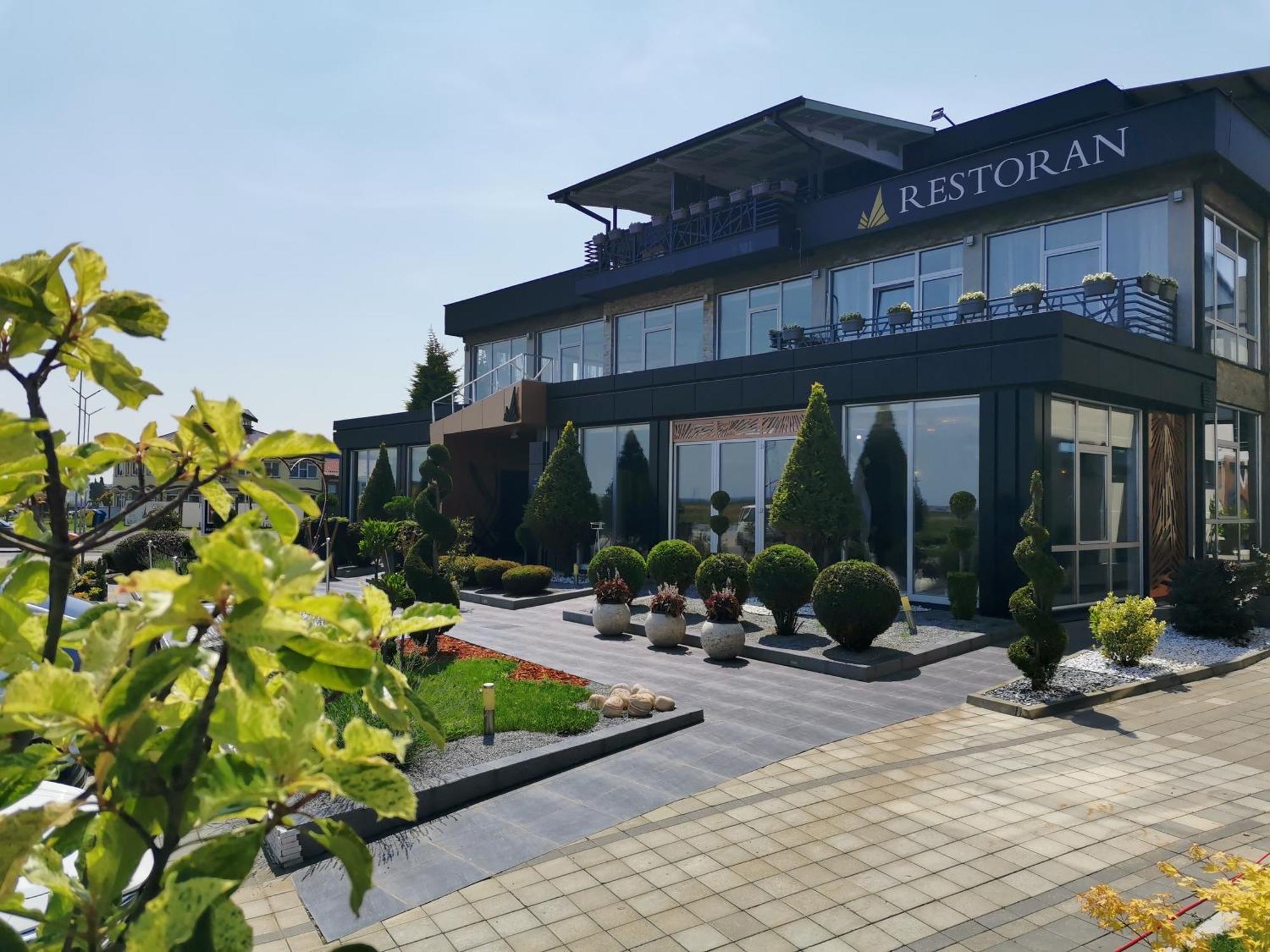 Hotel Euforia Lounge Šabac エクステリア 写真