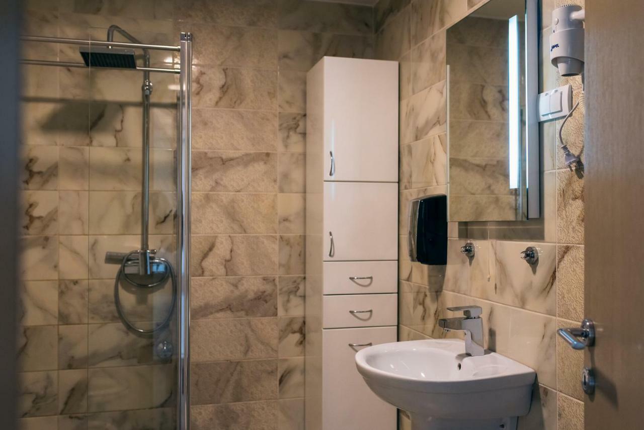Hotel Euforia Lounge Šabac エクステリア 写真